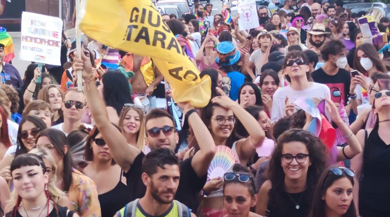 Taranto Pride: una marcia determinata e colorata per i diritti di genere