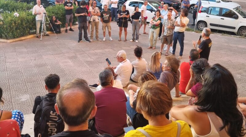 Cresce l’assemblea di piazzetta Gandhi e lunedì sit-in sotto al Comune
